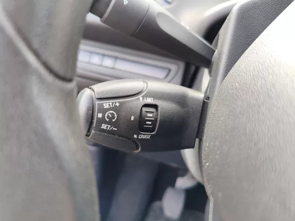 Peugeot 208 1,6 eHDI 68Kw - foto 20