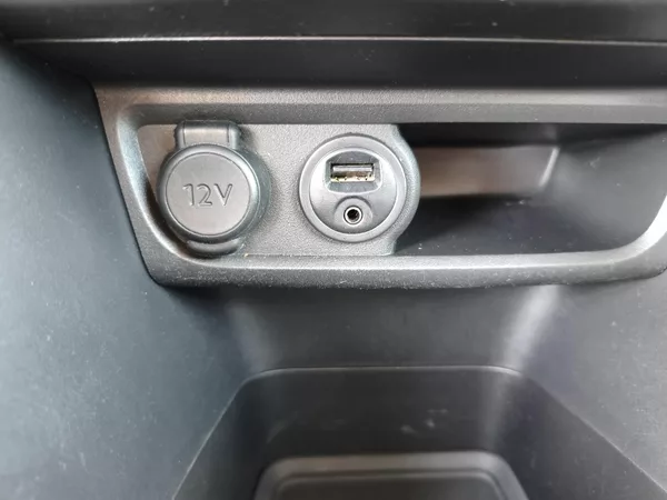 Peugeot 208 1,6 eHDI 68Kw - foto 23