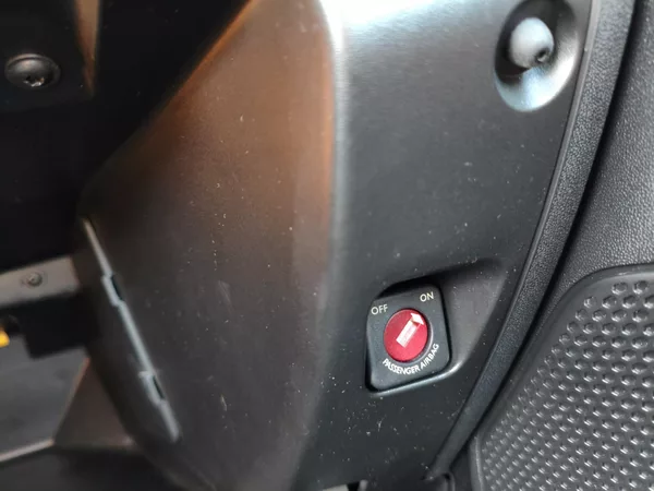 Peugeot 208 1,6 eHDI 68Kw - foto 24
