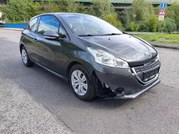 Peugeot 208 1,6 eHDI 68Kw - foto 4