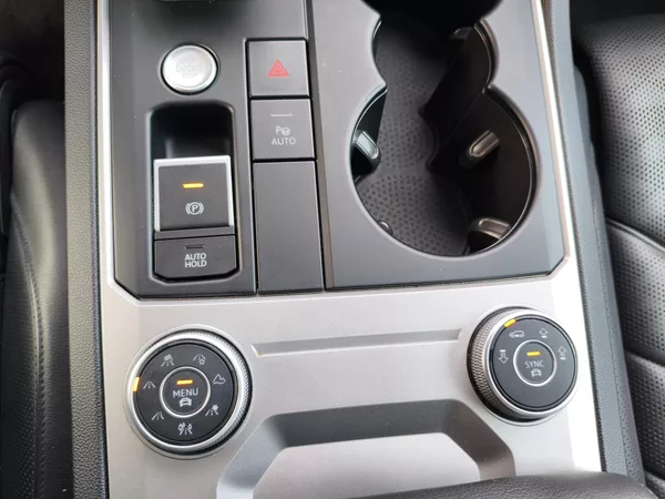 Volkswagen Touareg 3,0 TDI Individual 210 KW - foto 20
