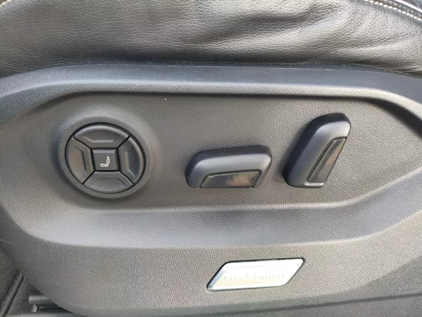 Volkswagen Touareg 3,0 TDI Individual 210 KW - foto 26