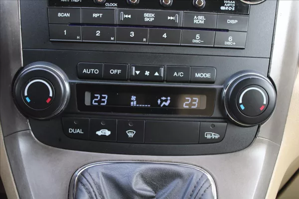 Honda CR-V 2,2 CTDi ČR,4x4,ELEGANCE - foto 12