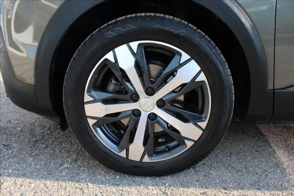 Peugeot 3008 1,2 PureTech 1.MAJ,ČR,ALLURE - foto 31