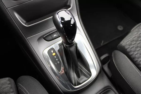 Opel Astra 1,6 CDTi AUTOMAT,DPH,TAŽNÉ - foto 17
