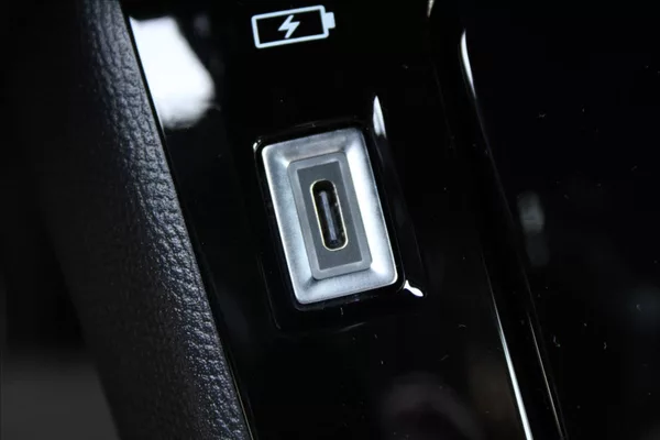 Peugeot 2008 1,2 PT ČR,1.MAJ.ALLURE,ZÁRUKA - foto 21