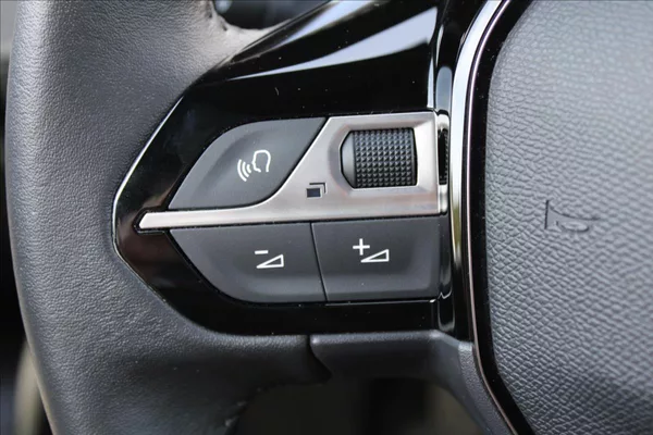 Peugeot 2008 1,2 PT ČR,1.MAJ.ALLURE,ZÁRUKA - foto 23