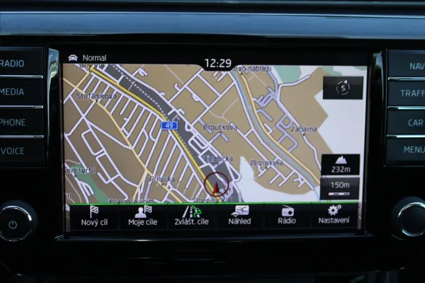 Škoda Superb 2,0 TDI 1.MAJ,A/T,4x4,STYLE - foto 11
