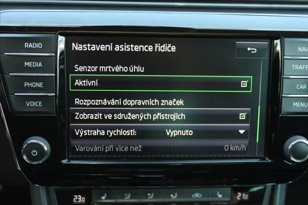 Škoda Superb 2,0 TDI 1.MAJ,A/T,4x4,STYLE - foto 14