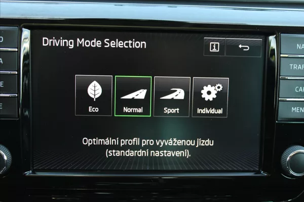 Škoda Superb 2,0 TDI 1.MAJ,A/T,4x4,STYLE - foto 17