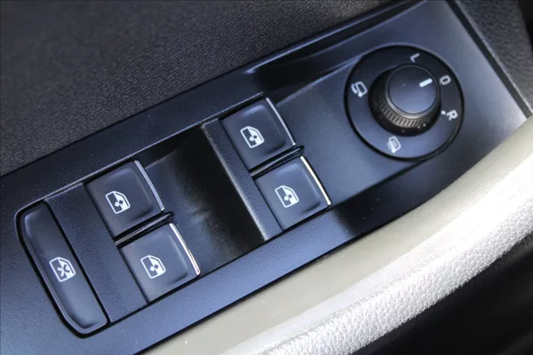 Škoda Superb 2,0 TDI 1.MAJ,A/T,4x4,STYLE - foto 30