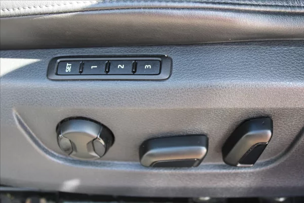 Škoda Superb 2,0 TDI 1.MAJ,A/T,4x4,STYLE - foto 34