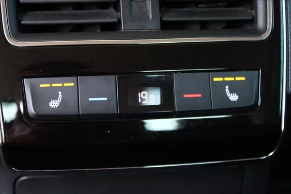 Škoda Superb 2,0 TDI 1.MAJ,A/T,4x4,STYLE - foto 39
