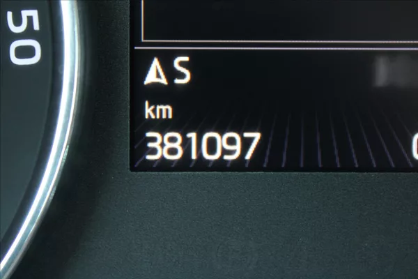 Škoda Superb 2,0 TDI 1.MAJ,A/T,4x4,STYLE - foto 9