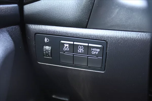 Mazda 3 2,0 i NOVÉ V ČR - foto 12