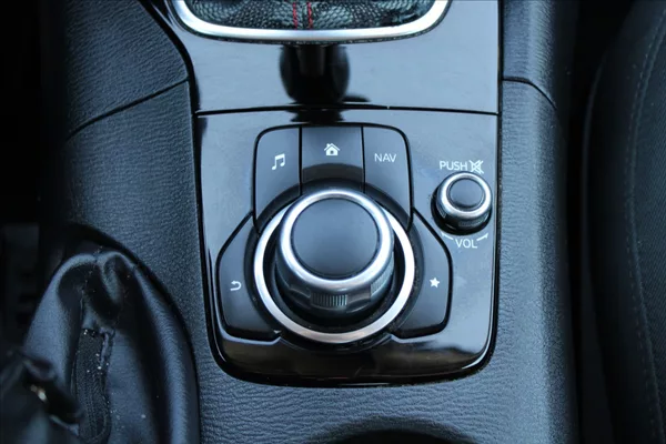 Mazda 3 2,0 i NOVÉ V ČR - foto 21