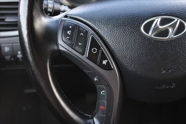 Hyundai i30 1,6 i ČR,1.MAJ,WEEKEND DESIGN - foto 16