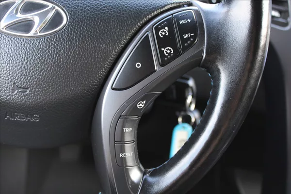 Hyundai i30 1,6 i ČR,1.MAJ,WEEKEND DESIGN - foto 17