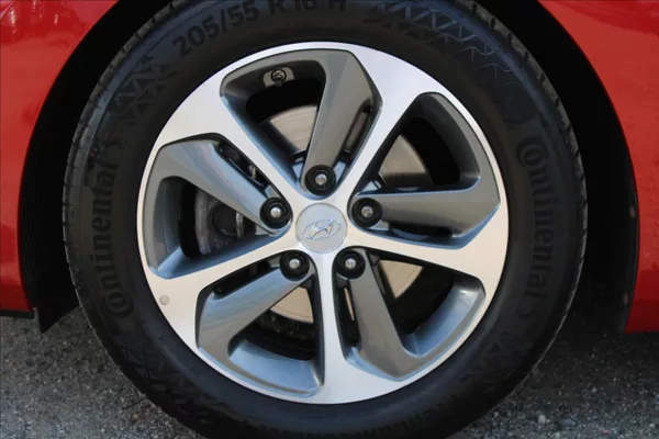 Hyundai i30 1,6 i ČR,1.MAJ,WEEKEND DESIGN - foto 24