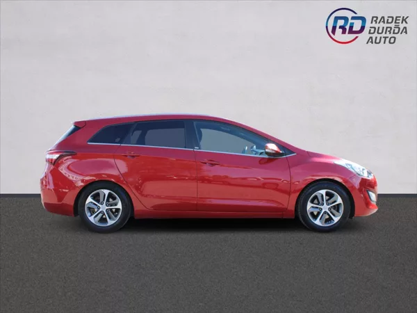 Hyundai i30 1,6 i ČR,1.MAJ,WEEKEND DESIGN - foto 4