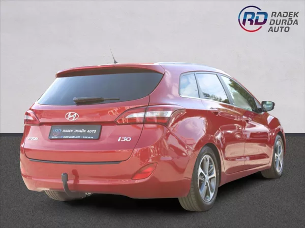 Hyundai i30 1,6 i ČR,1.MAJ,WEEKEND DESIGN - foto 5