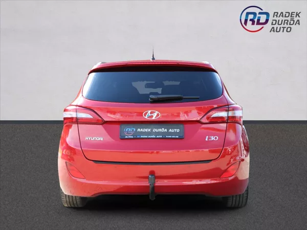 Hyundai i30 1,6 i ČR,1.MAJ,WEEKEND DESIGN - foto 6