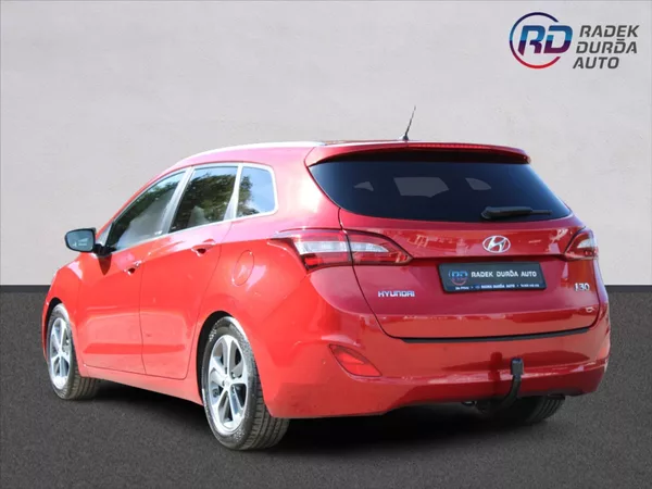 Hyundai i30 1,6 i ČR,1.MAJ,WEEKEND DESIGN - foto 7