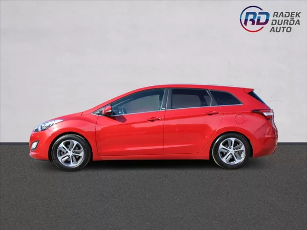 Hyundai i30 1,6 i ČR,1.MAJ,WEEKEND DESIGN - foto 8