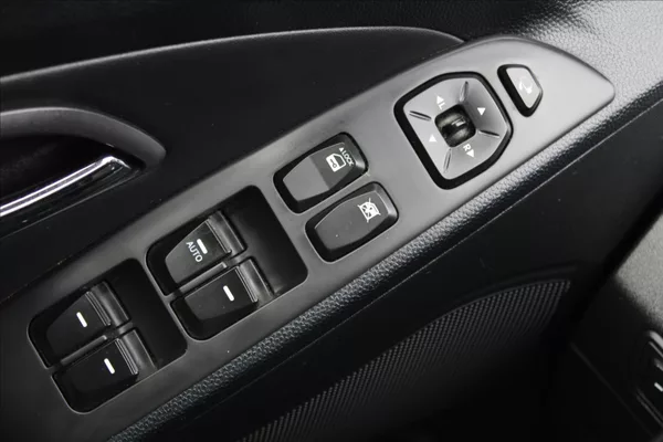 Hyundai ix35 1,6 i ČR,TAŽNÉ,TRIKOLOR PLUS - foto 19