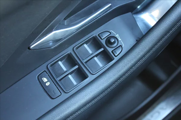 Jaguar E-Pace 2,0 D180 ČR,4x4,AUTOMAT,S - foto 27