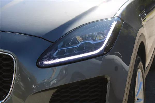 Jaguar E-Pace 2,0 D180 ČR,4x4,AUTOMAT,S - foto 36