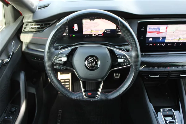 Škoda Octavia 2,0 TDI RS,AUTOMAT,4x4,120LET - foto 11