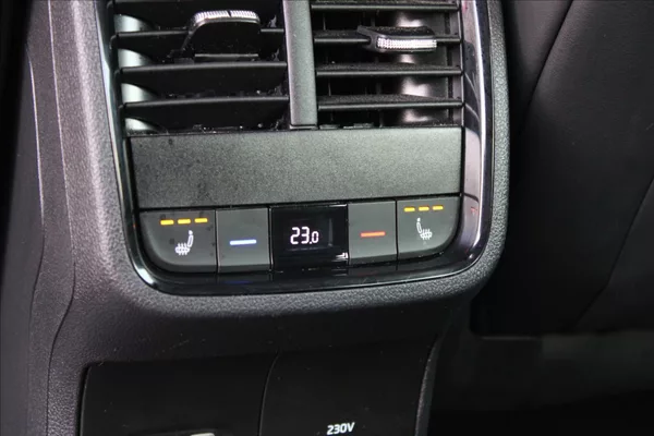 Škoda Octavia 2,0 TDI RS,AUTOMAT,4x4,120LET - foto 37