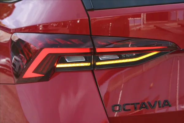 Škoda Octavia 2,0 TDI RS,AUTOMAT,4x4,120LET - foto 46