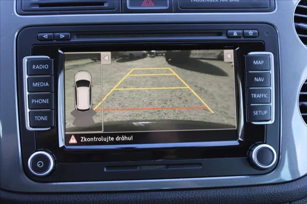 Volkswagen Tiguan 2,0 TDI VÝHŘEVY,TAŽNÉ - foto 13