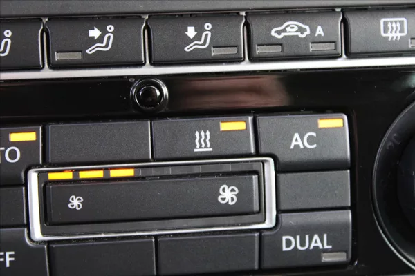 Volkswagen Tiguan 2,0 TDI VÝHŘEVY,TAŽNÉ - foto 16