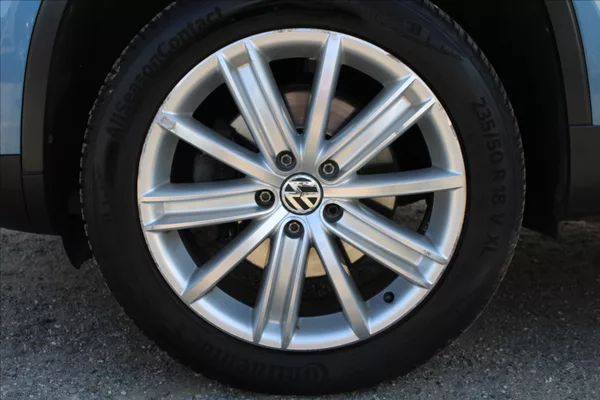Volkswagen Tiguan 2,0 TDI VÝHŘEVY,TAŽNÉ - foto 25