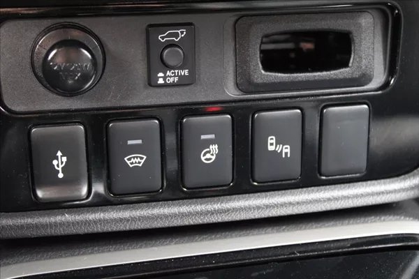 Mitsubishi Outlander 2,0 i A/T,4x4,7.MÍST,INSTYLE+ - foto 16