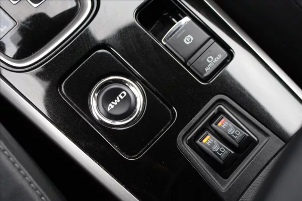 Mitsubishi Outlander 2,0 i A/T,4x4,7.MÍST,INSTYLE+ - foto 18