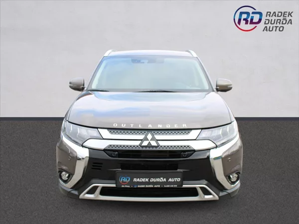 Mitsubishi Outlander 2,0 i A/T,4x4,7.MÍST,INSTYLE+ - foto 2