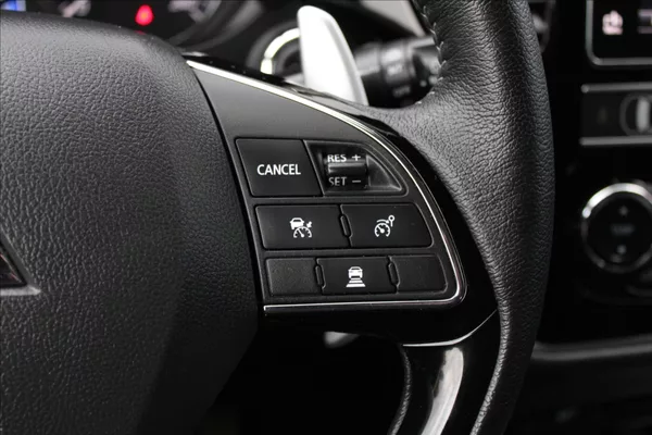 Mitsubishi Outlander 2,0 i A/T,4x4,7.MÍST,INSTYLE+ - foto 20