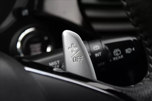 Mitsubishi Outlander 2,0 i A/T,4x4,7.MÍST,INSTYLE+ - foto 21