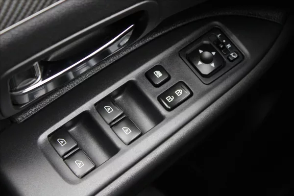 Mitsubishi Outlander 2,0 i A/T,4x4,7.MÍST,INSTYLE+ - foto 24