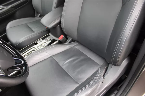 Mitsubishi Outlander 2,0 i A/T,4x4,7.MÍST,INSTYLE+ - foto 25
