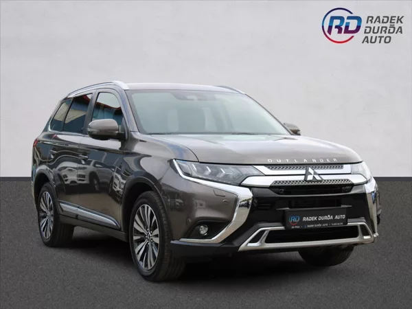 Mitsubishi Outlander 2,0 i A/T,4x4,7.MÍST,INSTYLE+ - foto 3