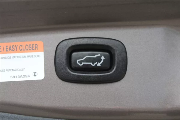 Mitsubishi Outlander 2,0 i A/T,4x4,7.MÍST,INSTYLE+ - foto 31