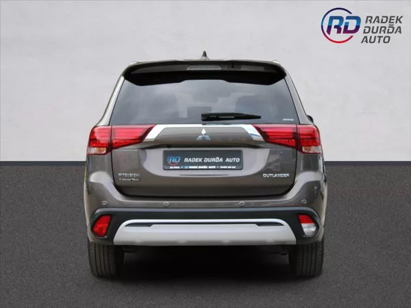 Mitsubishi Outlander 2,0 i A/T,4x4,7.MÍST,INSTYLE+ - foto 6