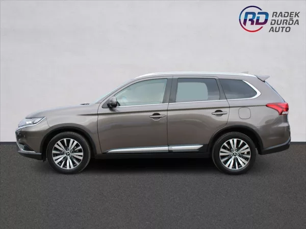 Mitsubishi Outlander 2,0 i A/T,4x4,7.MÍST,INSTYLE+ - foto 8