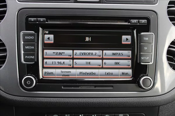 Volkswagen Tiguan 2,0 TDI ČR,1.MAJ,DPH,SERVIS - foto 11