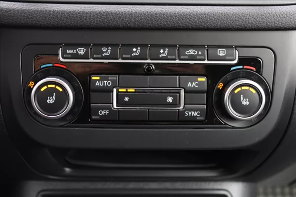 Volkswagen Tiguan 2,0 TDI ČR,1.MAJ,DPH,SERVIS - foto 13